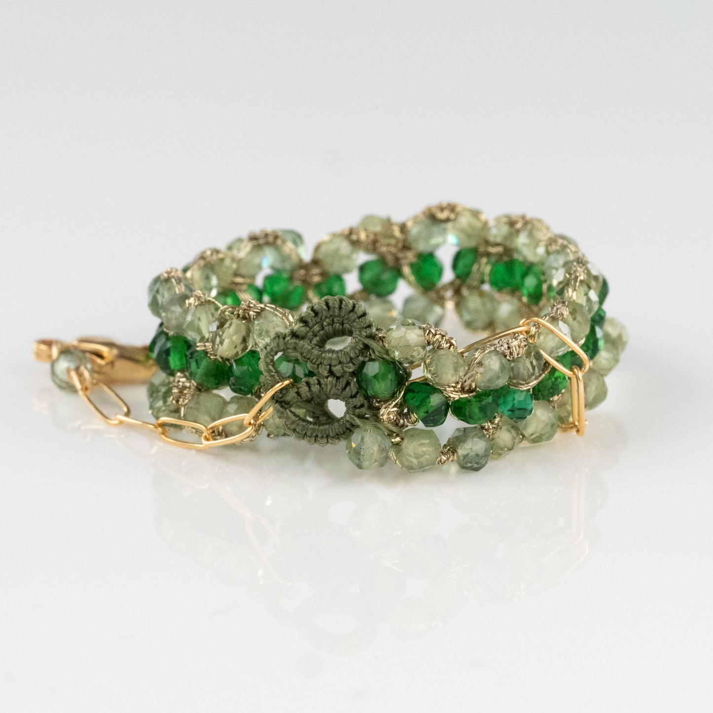 Load image into Gallery viewer, Danielle Welmond Petite Clover Closure Chrome Diopside and Green Amethyst Bracelet
