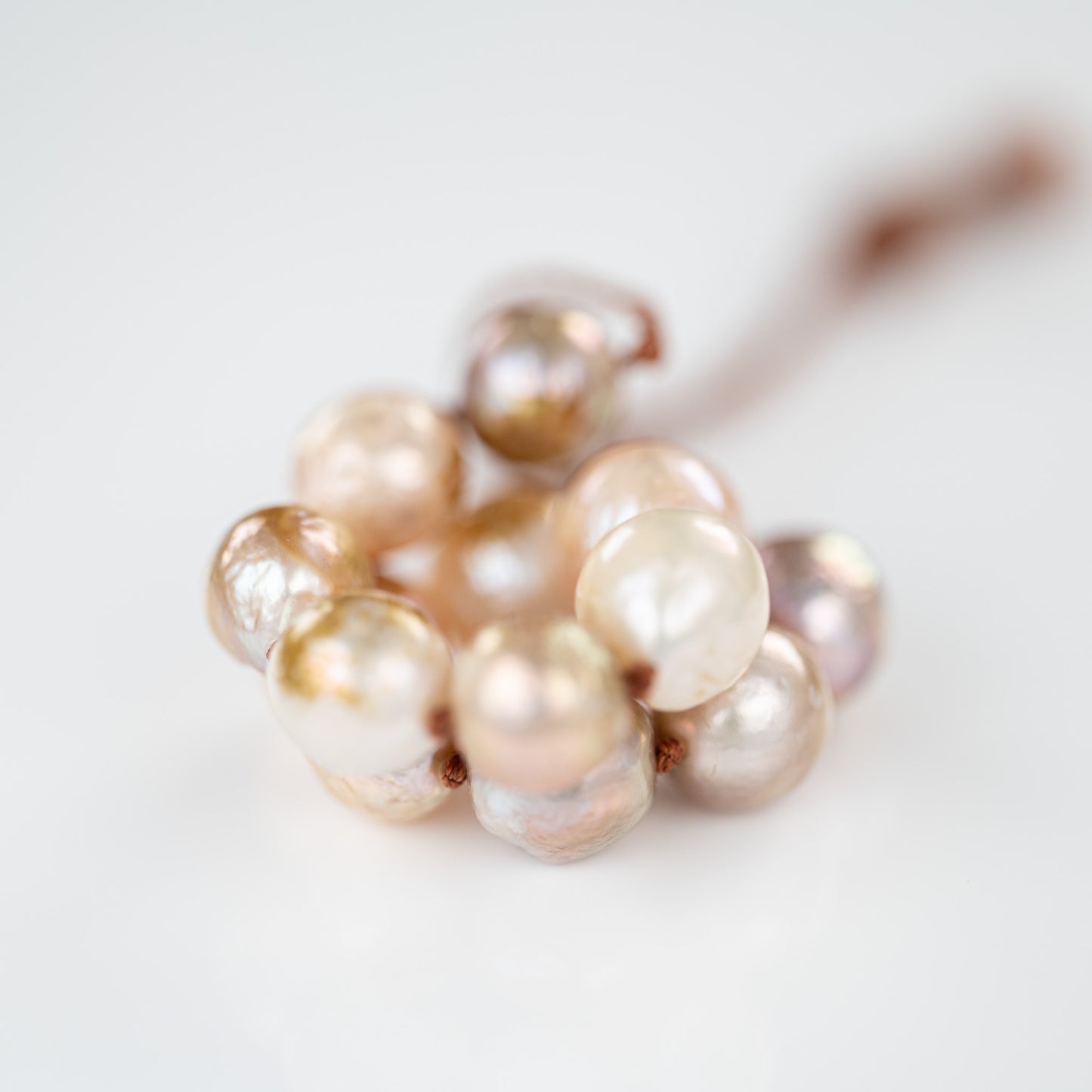 Load image into Gallery viewer, Chunky Peach Pearl Tassel Bracelet
