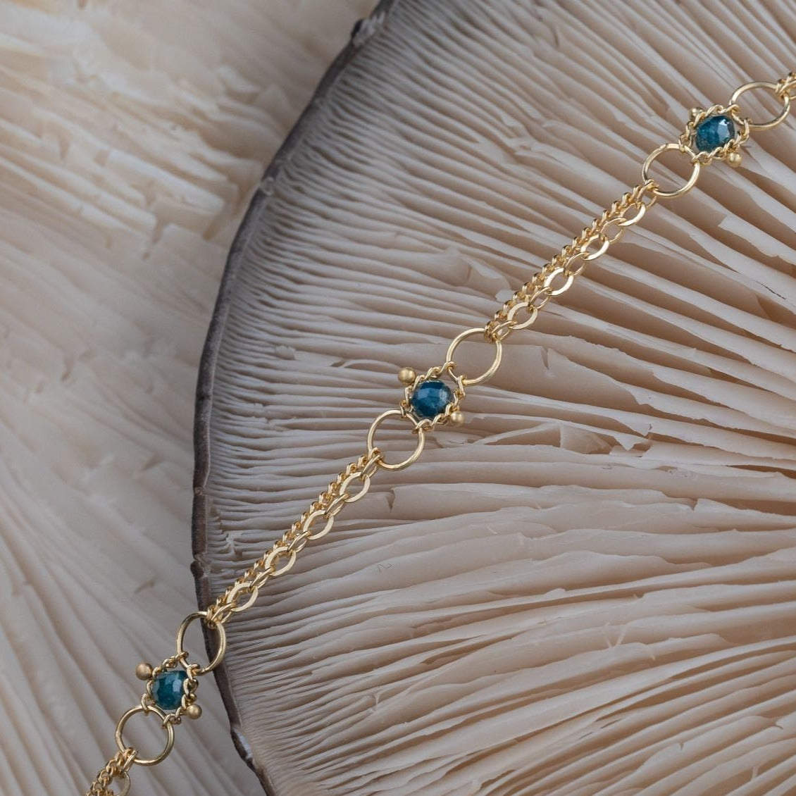 AMÁLI 18K Whisper Chain Bracelet in Blue Diamond