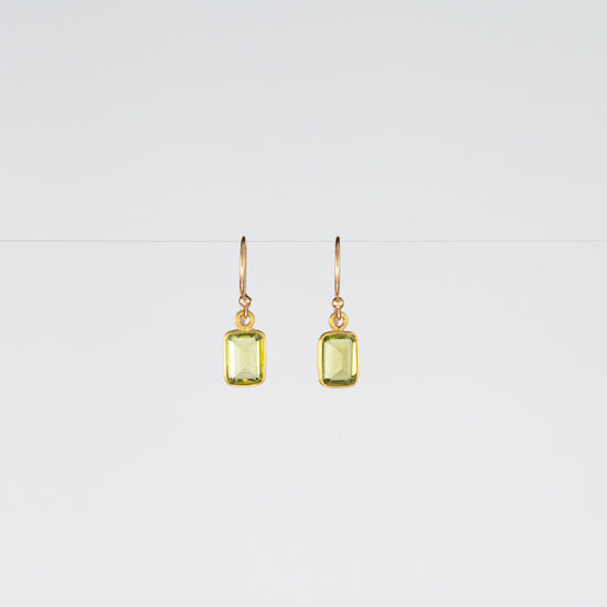 18K Yellow Gold Rectangular Peridot Dangle Earrings