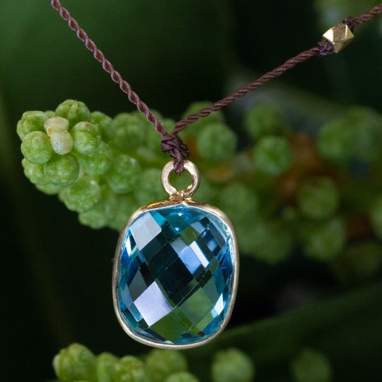 Load image into Gallery viewer, 18K Yellow Gold Square Blue Topaz Necklace
