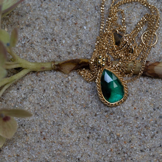 Load image into Gallery viewer, AMÁLI 18K Emerald Teardrop Necklace
