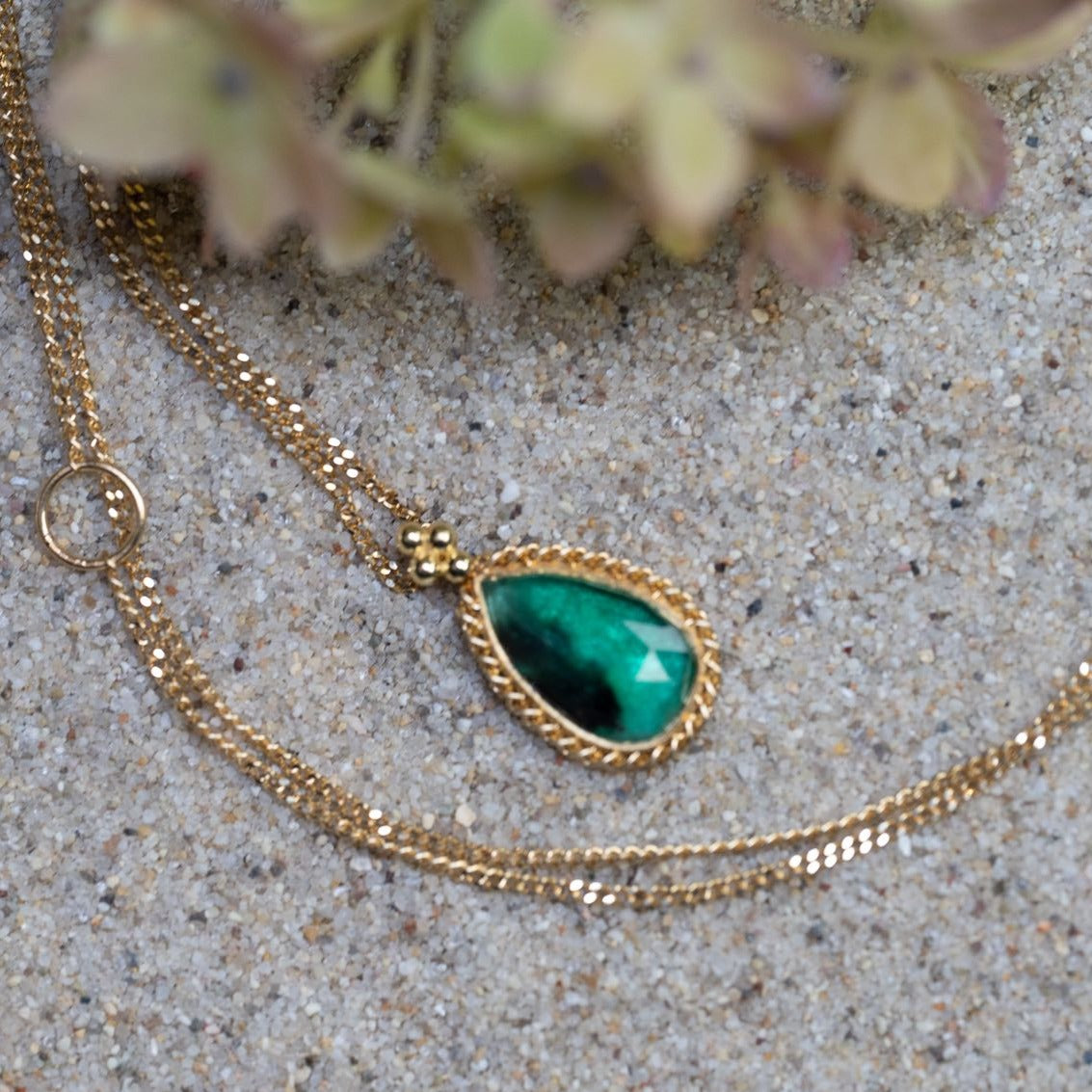 Load image into Gallery viewer, AMÁLI 18K Emerald Teardrop Necklace
