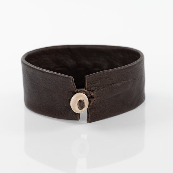 Load image into Gallery viewer, Snow Star Brown Bracelet on Wide Leather
