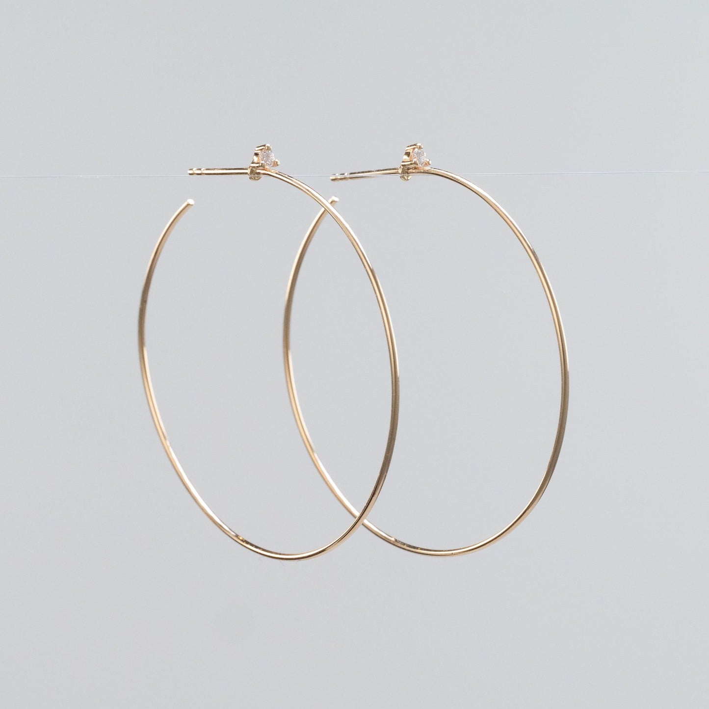 Load image into Gallery viewer, LIVEN 14K Yellow Gold Souli Diamond Top 40mm Hoop Earrings
