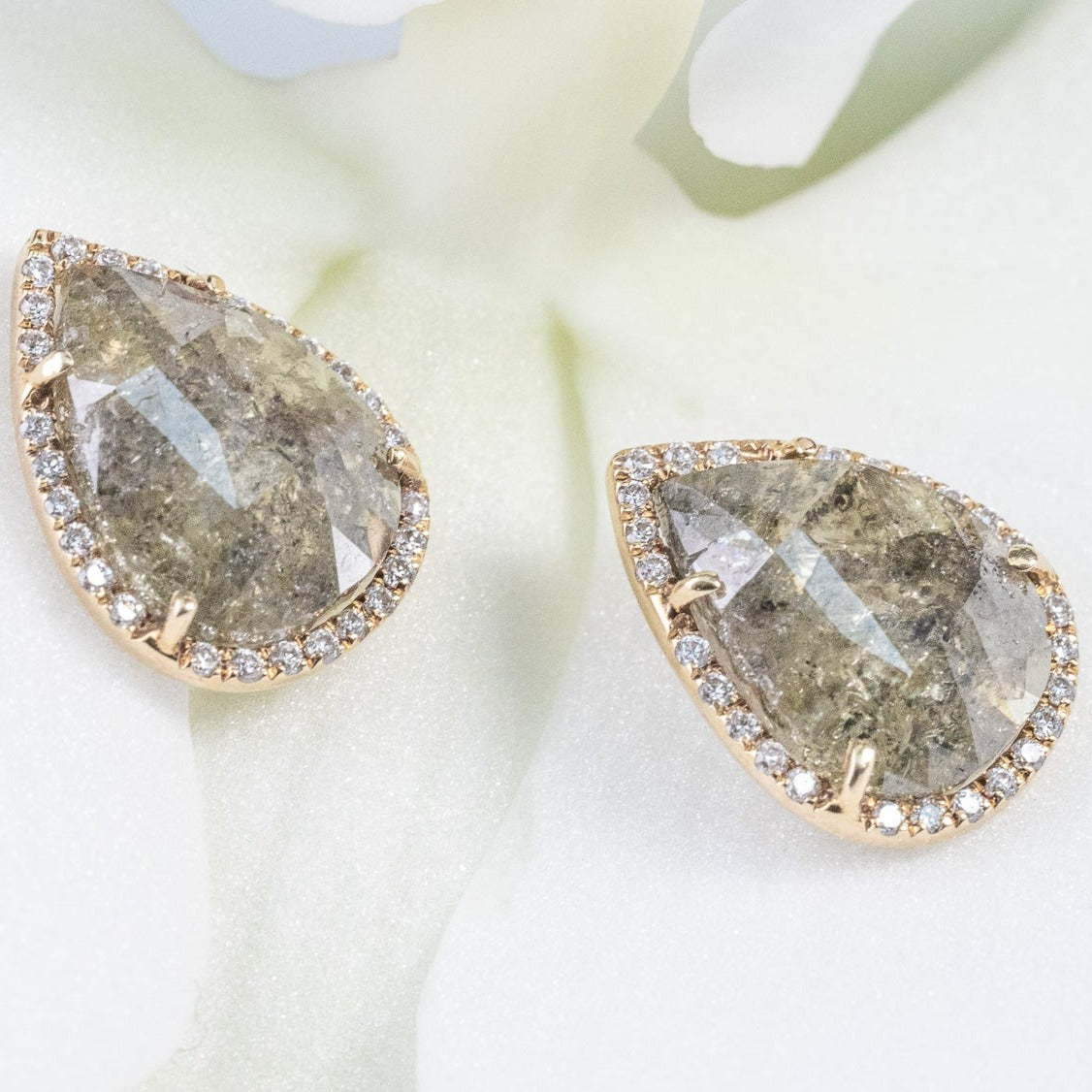 LIVEN 18K Yellow Gold One of a Kind Rustic Diamond Halo Post Earring