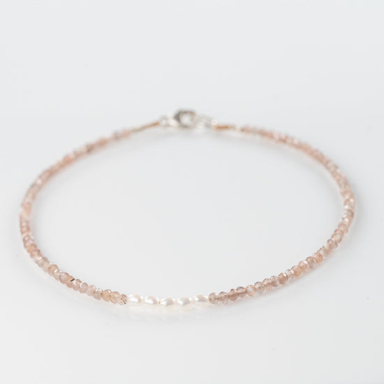Load image into Gallery viewer, Chocolate Moonstone + 5 Pearl Beaded Bracelet
