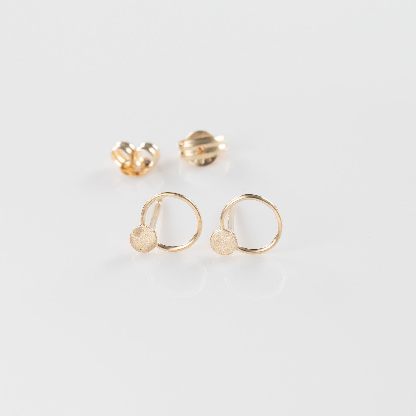 Load image into Gallery viewer, 14K Yellow Gold Circle Dot Stud Earrings
