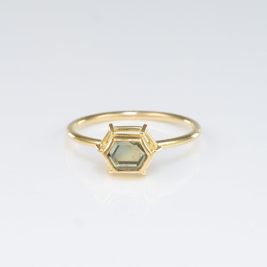 Load image into Gallery viewer, 18K Yellow Gold Sapphire Ring
